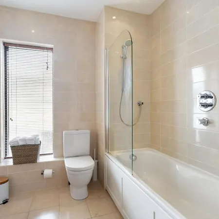 Apartman 2 Bedroom Townhouse & Sunny Garden Dublin