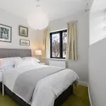 2 Bedroom Maisonette Townhouse, Merrion Square * Dublin