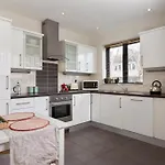 2 Bedroom Maisonette Townhouse, Merrion Square