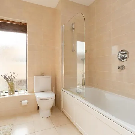 Appartamento 2 Bedroom Townhouse & Sunny Garden *