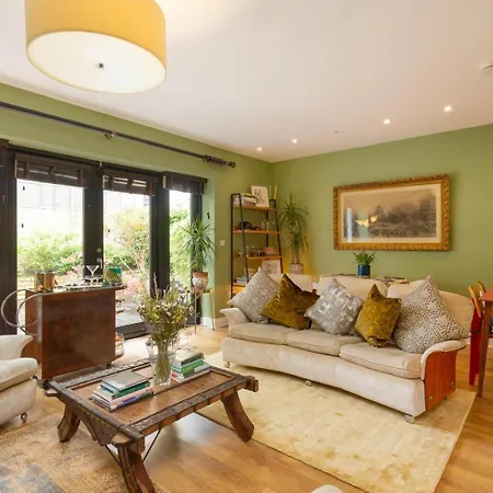 Apartman 2 Bedroom Townhouse & Sunny Garden Dublin