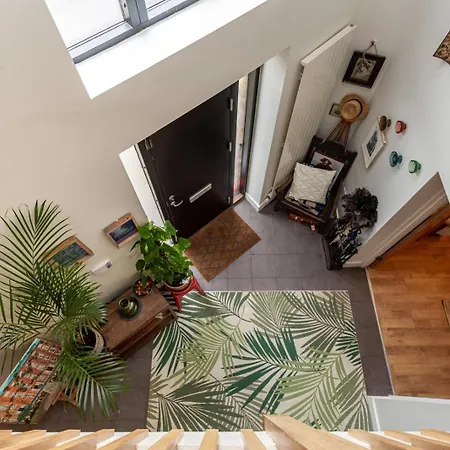 2 Bedroom Townhouse & Sunny Garden