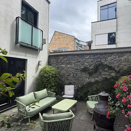 Appartamento 2 Bedroom Townhouse & Sunny Garden