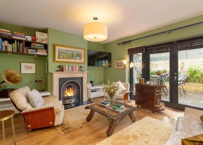 2 Bedroom Maisonette Townhouse, Merrion Square * Dublin
