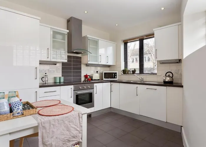 2 Bedroom Maisonette Townhouse, Merrion Square