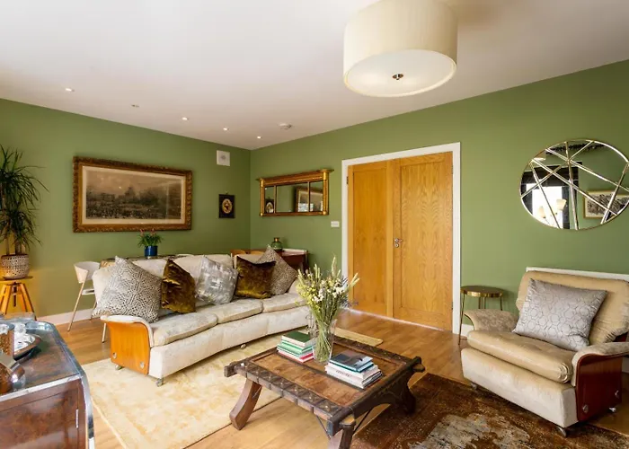 2 Bedroom Maisonette Townhouse, Merrion Square *