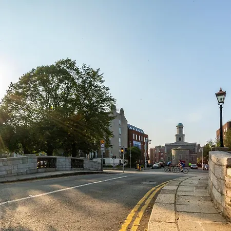 2 Bedroom Maisonette Townhouse, Merrion Square * Дублин