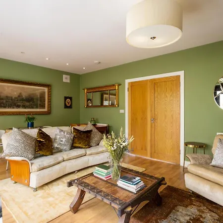 2 Bedroom Maisonette Townhouse, Merrion Square *